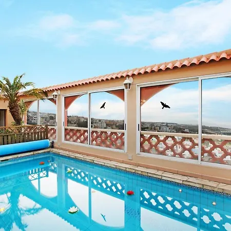 Petite Paradise *