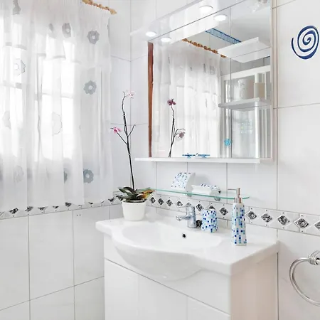 Petite Paradise Apartment *